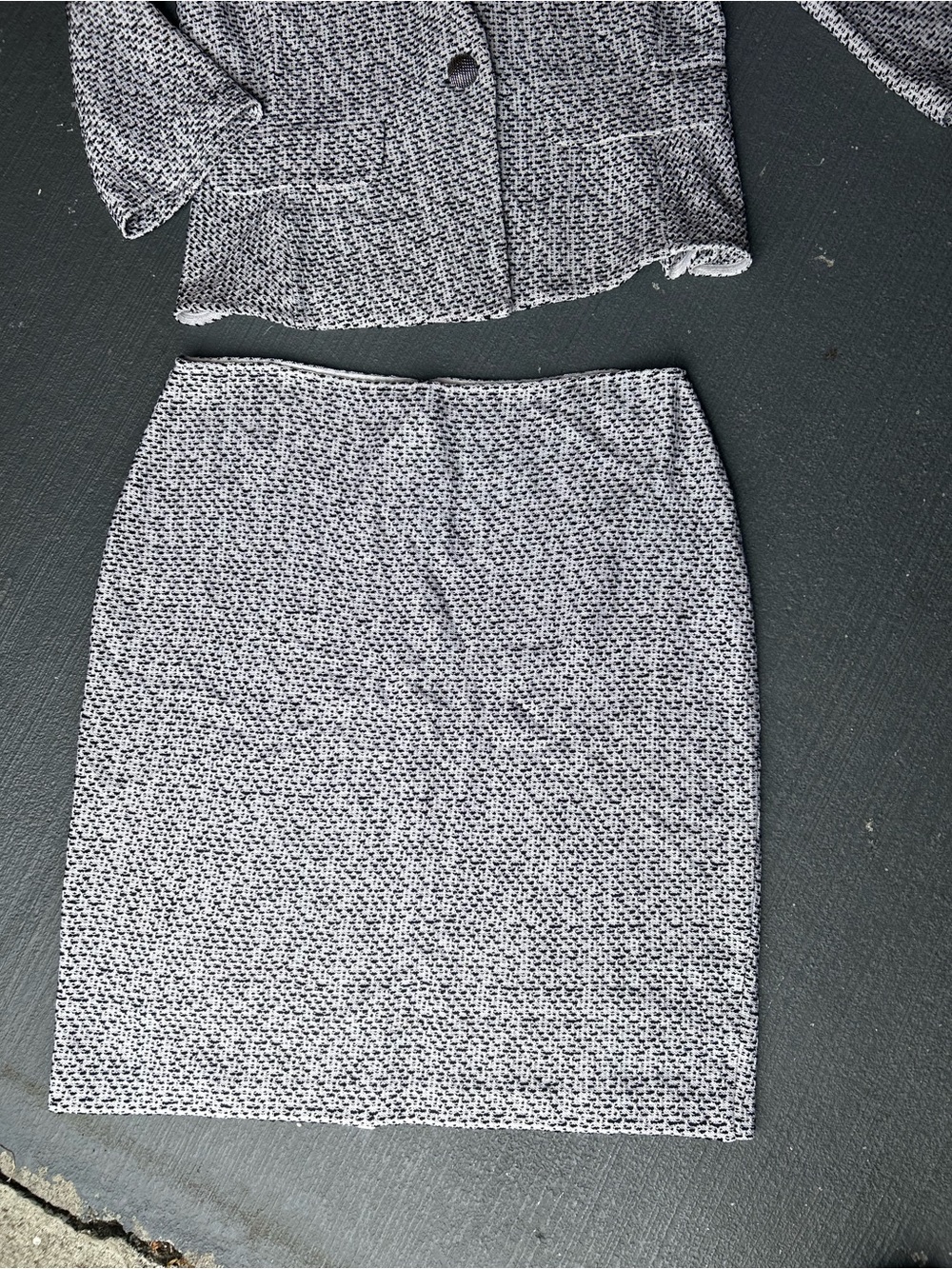 St. John Black and White Tweed Pencil Skirt Set - Picture 2 of 15